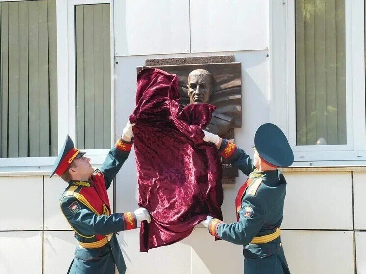В Иркутске открыли мемориальную доску в честь героя СВО Михаила Макаревича