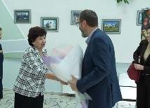Александр Ведерников лично поздравил иркутских учителей с праздником