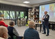 Иркутский депутат и ветеран СВО представил горожанам свои книги и картины